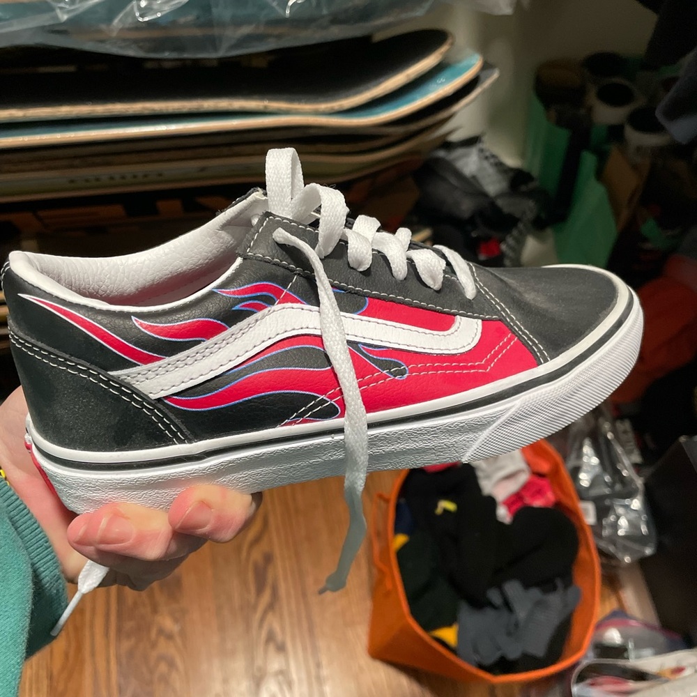 Vans 3.5 Boy’s leather sneaker NWOT